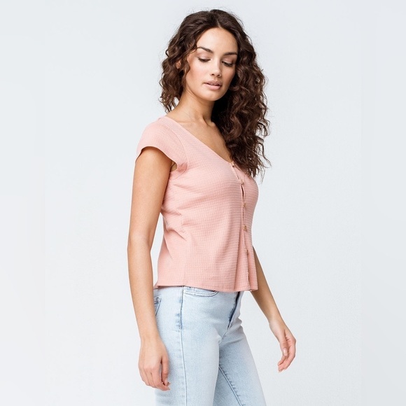 NWT | Coco + Jaimeson | Blush Pink Button Down Waffle Material Top | Size Medium - Picture 2 of 12